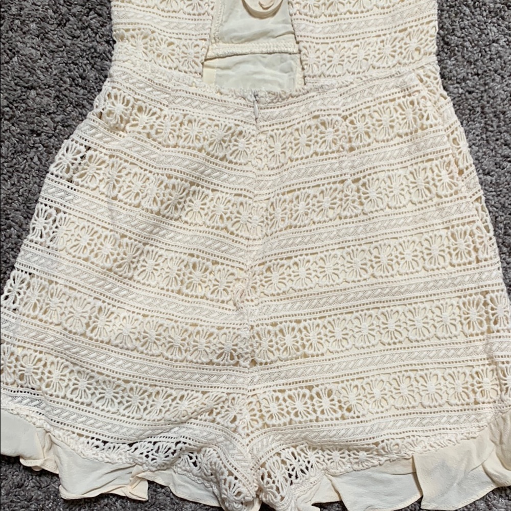 Cream Lace romper. - Picture 6 of 7